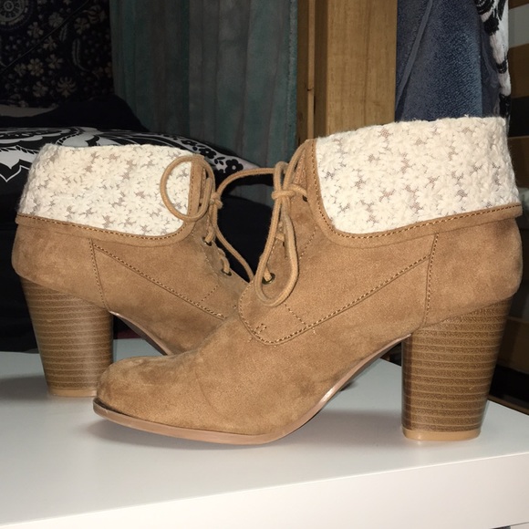 Lace high heels - Picture 2 of 4